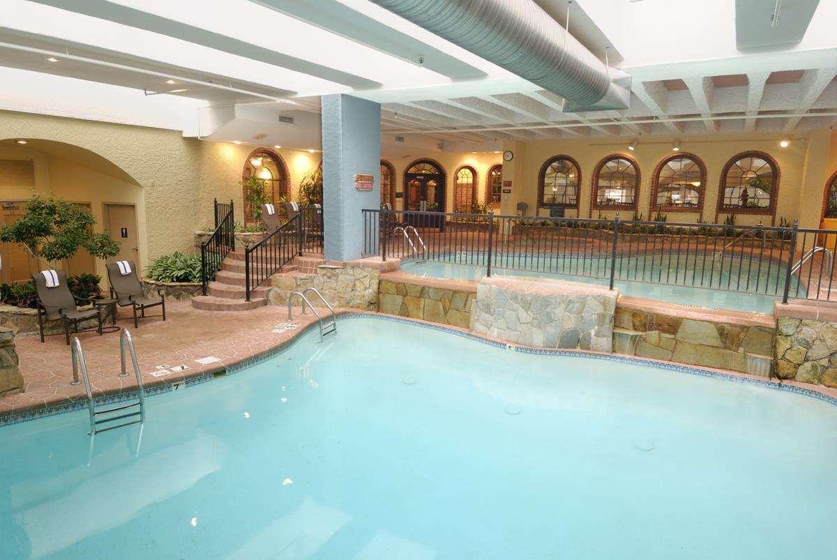 Embassy Suites By Hilton Kansas City Plaza Esterno foto