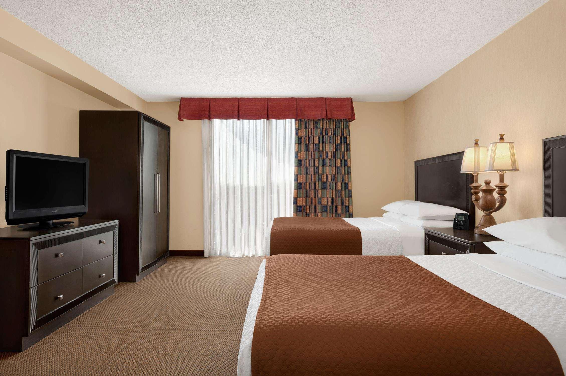 Embassy Suites By Hilton Kansas City Plaza Esterno foto