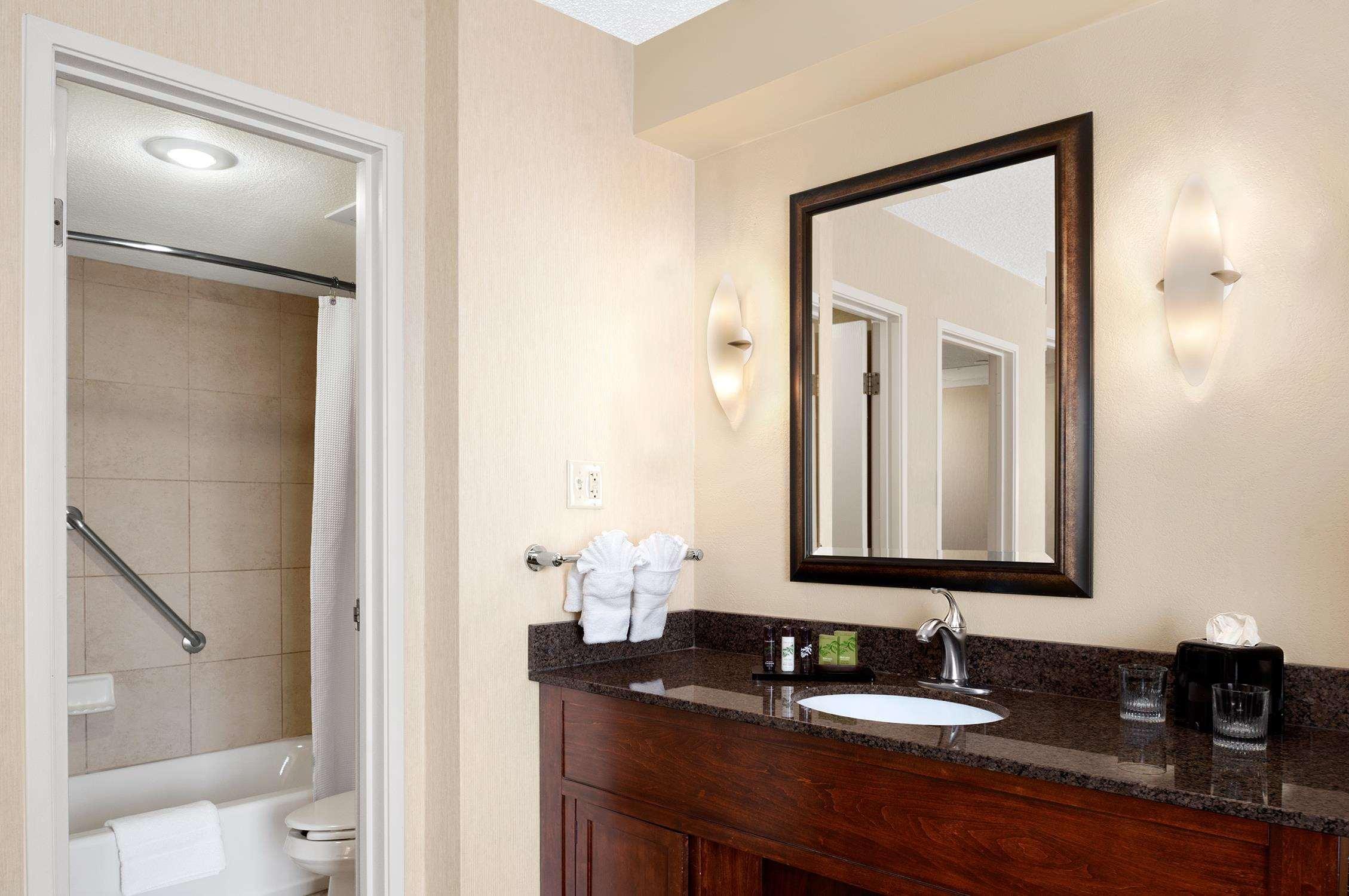 Embassy Suites By Hilton Kansas City Plaza Esterno foto