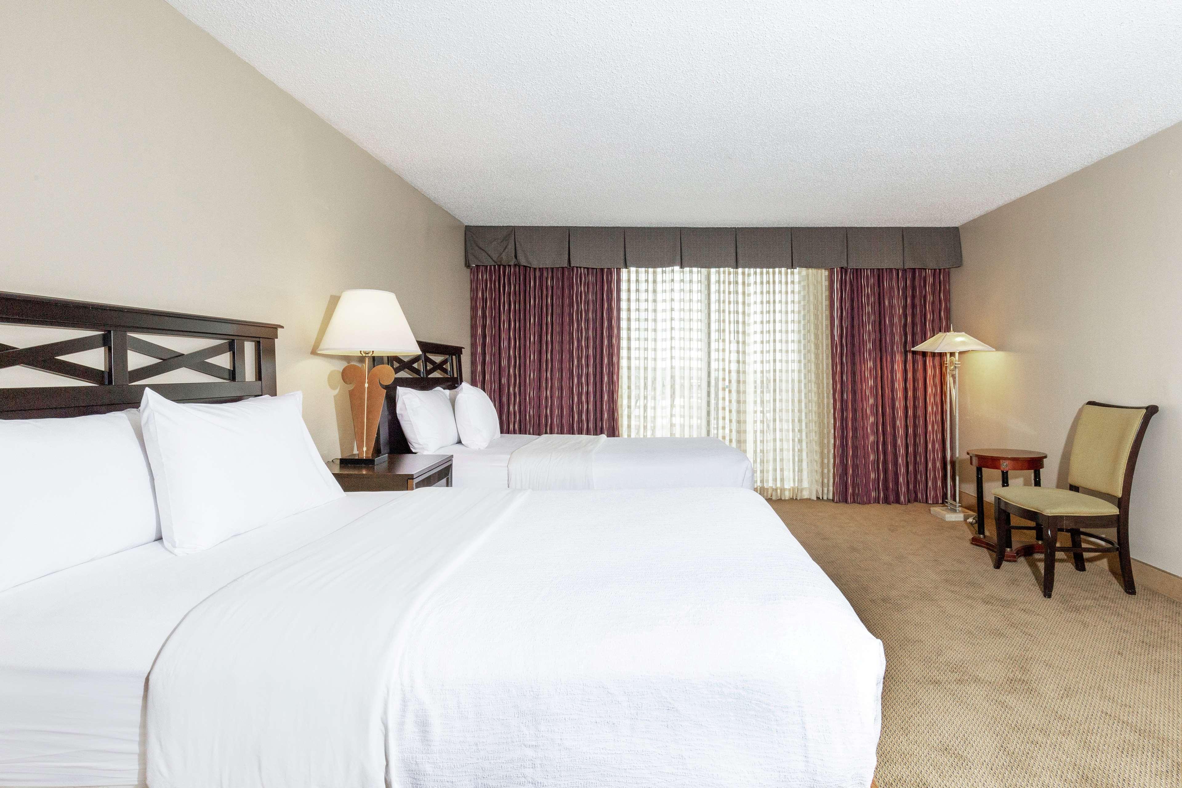Embassy Suites By Hilton Kansas City Plaza Esterno foto