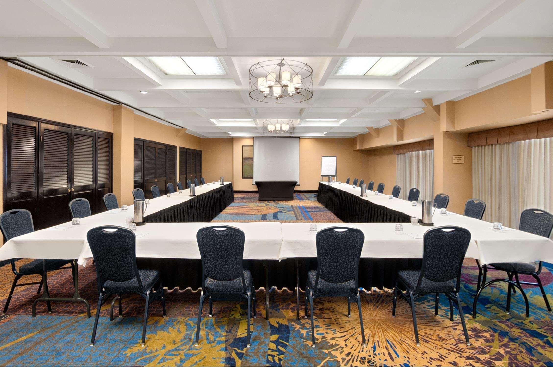 Embassy Suites By Hilton Kansas City Plaza Esterno foto