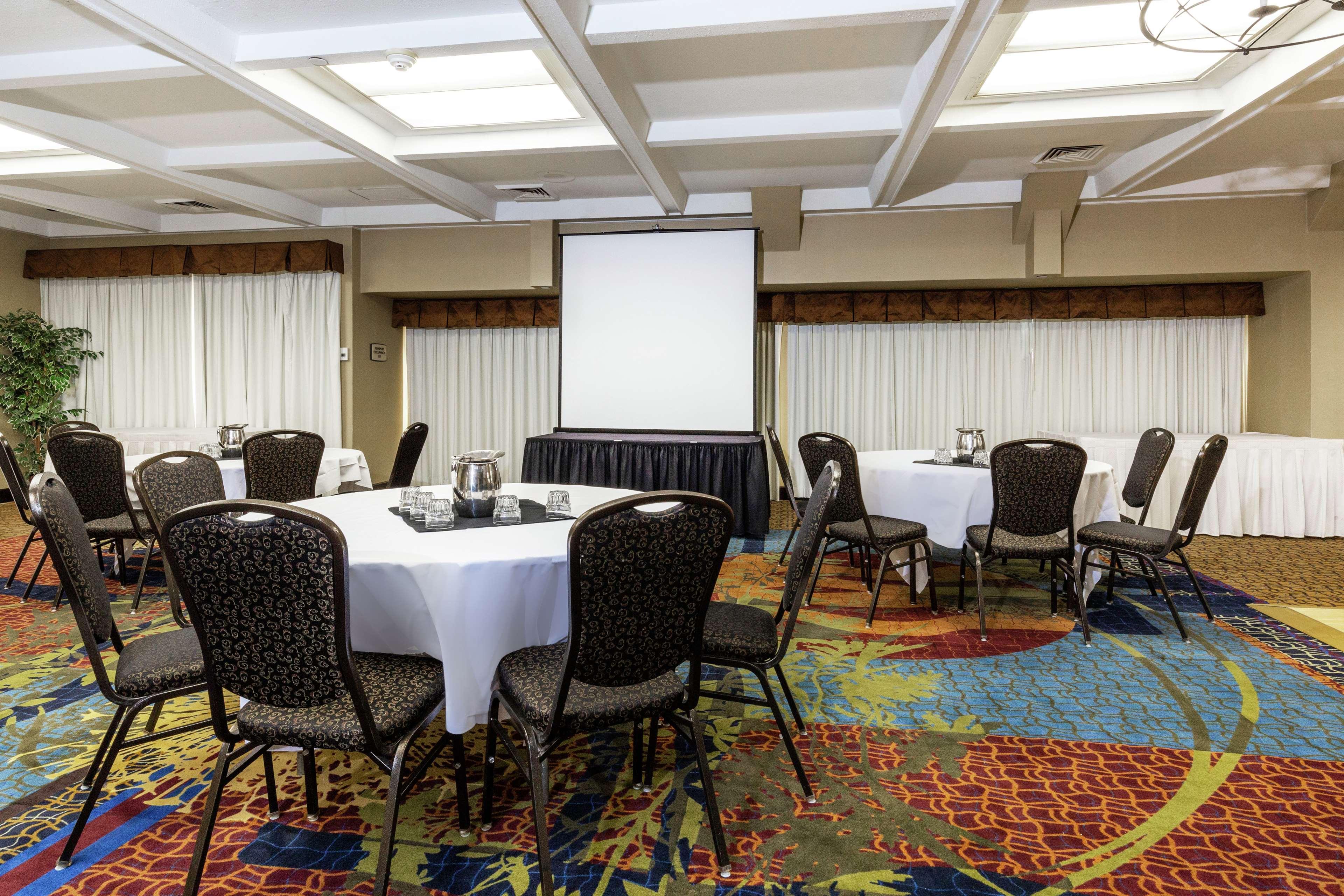 Embassy Suites By Hilton Kansas City Plaza Esterno foto