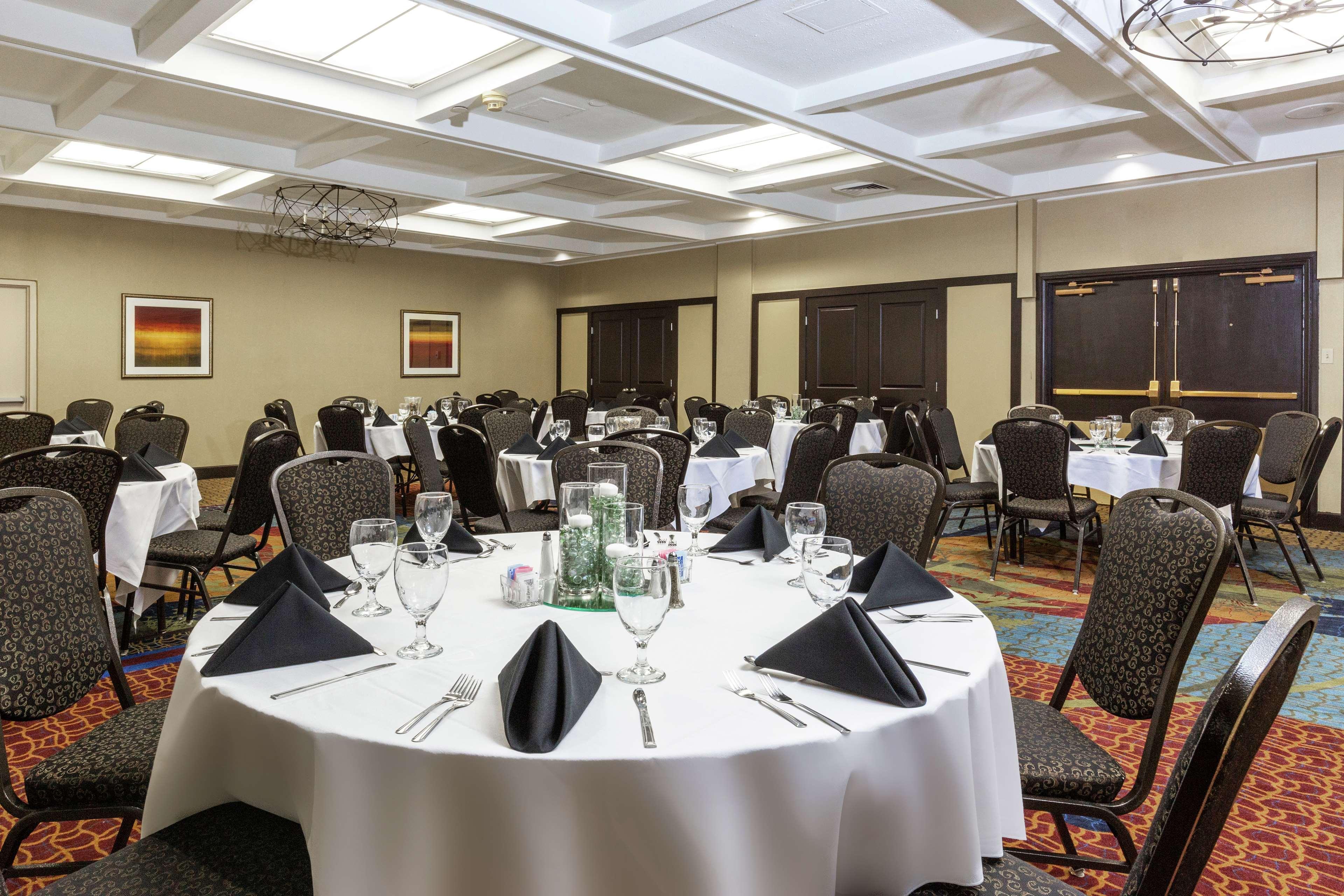 Embassy Suites By Hilton Kansas City Plaza Esterno foto