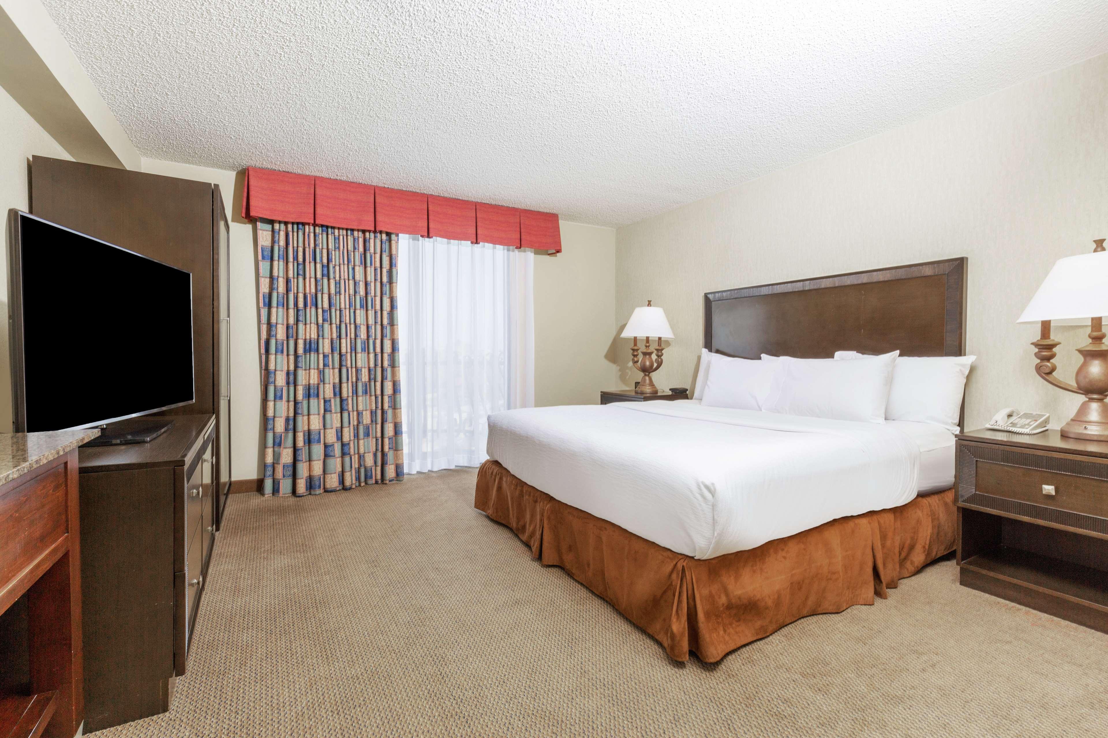 Embassy Suites By Hilton Kansas City Plaza Esterno foto