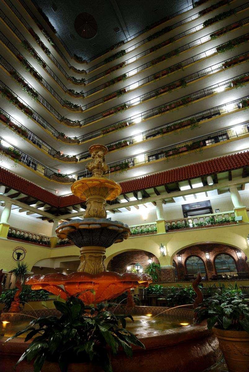 Embassy Suites By Hilton Kansas City Plaza Esterno foto