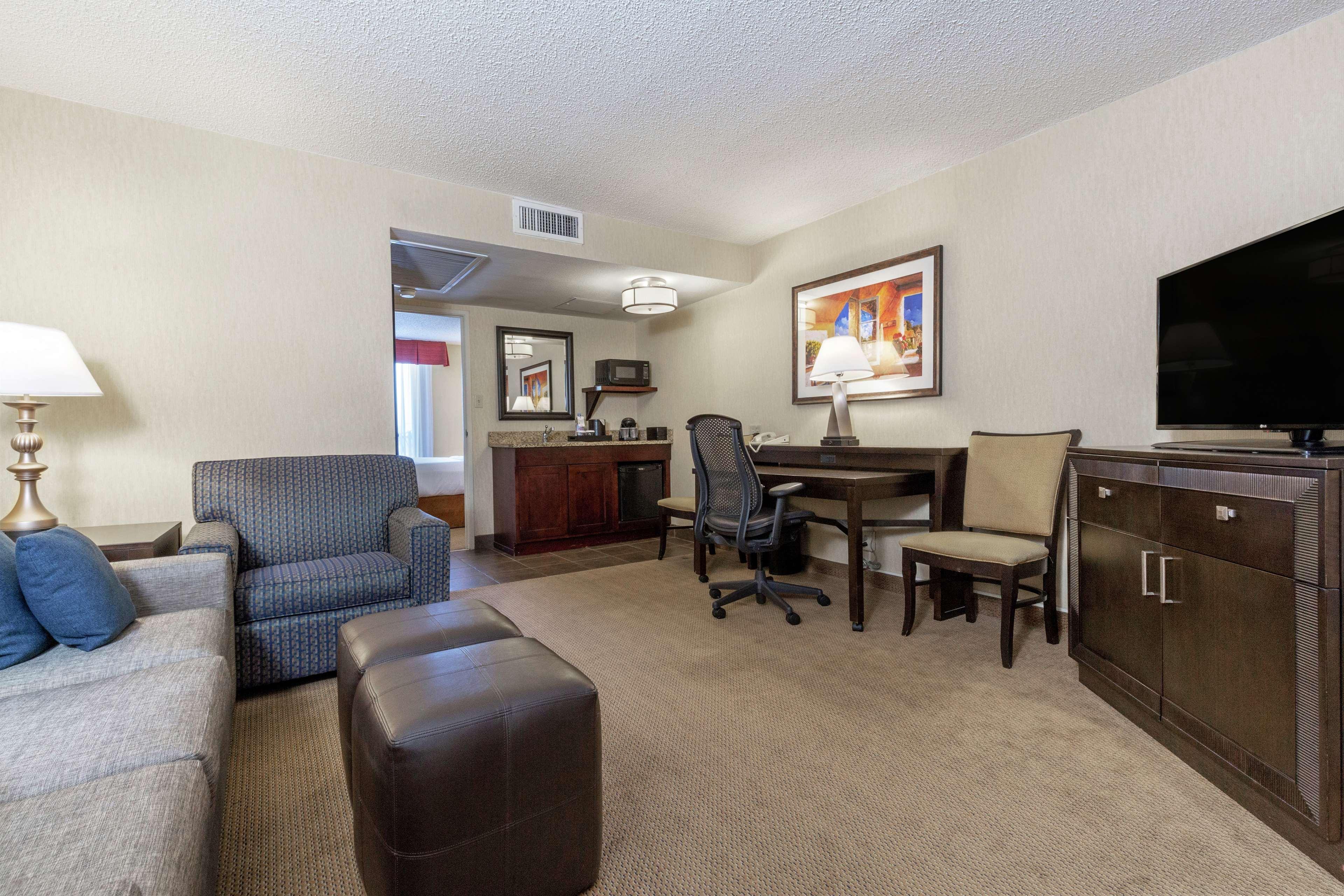 Embassy Suites By Hilton Kansas City Plaza Esterno foto