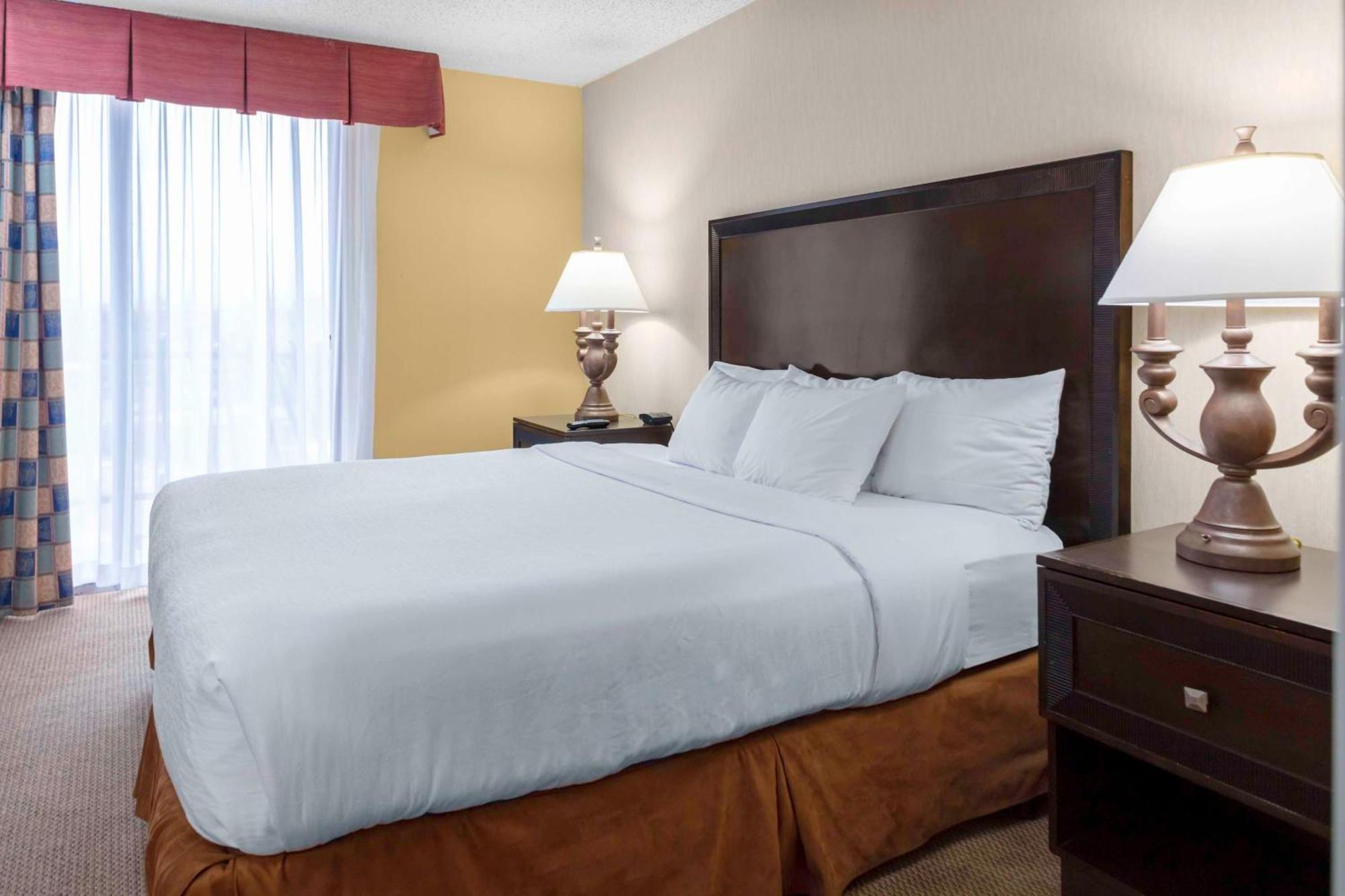 Embassy Suites By Hilton Kansas City Plaza Esterno foto