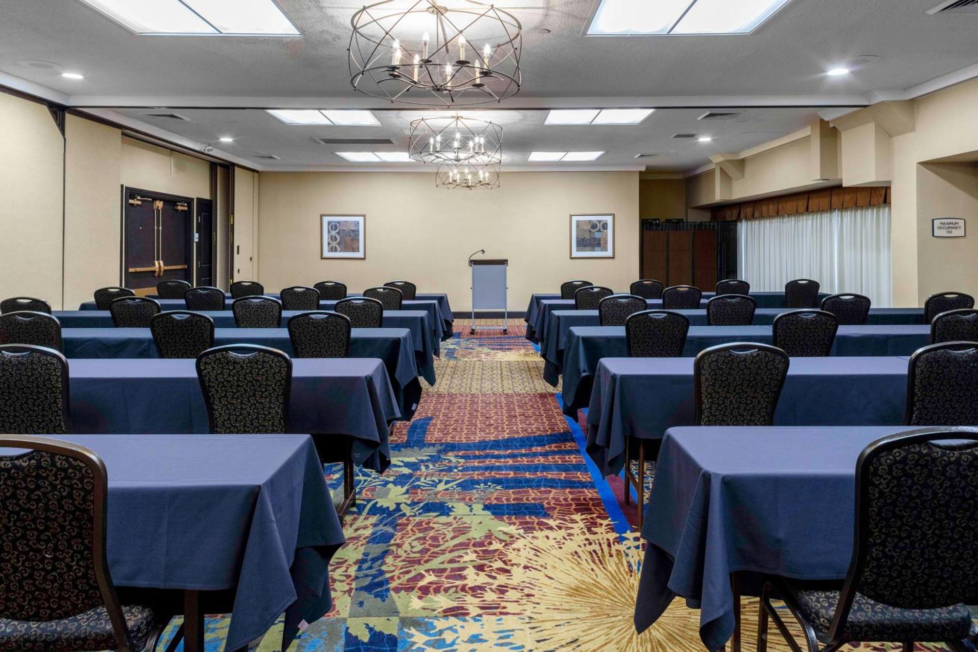 Embassy Suites By Hilton Kansas City Plaza Esterno foto