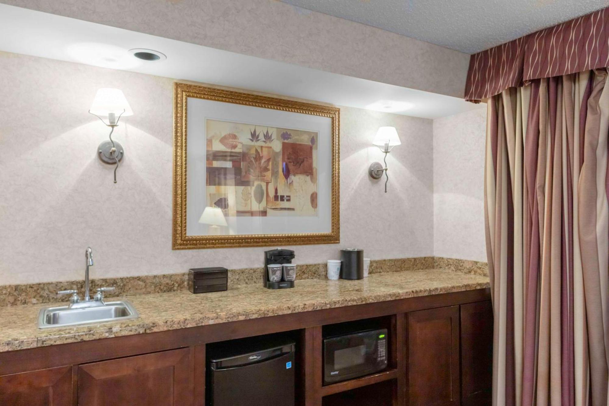 Embassy Suites By Hilton Kansas City Plaza Esterno foto