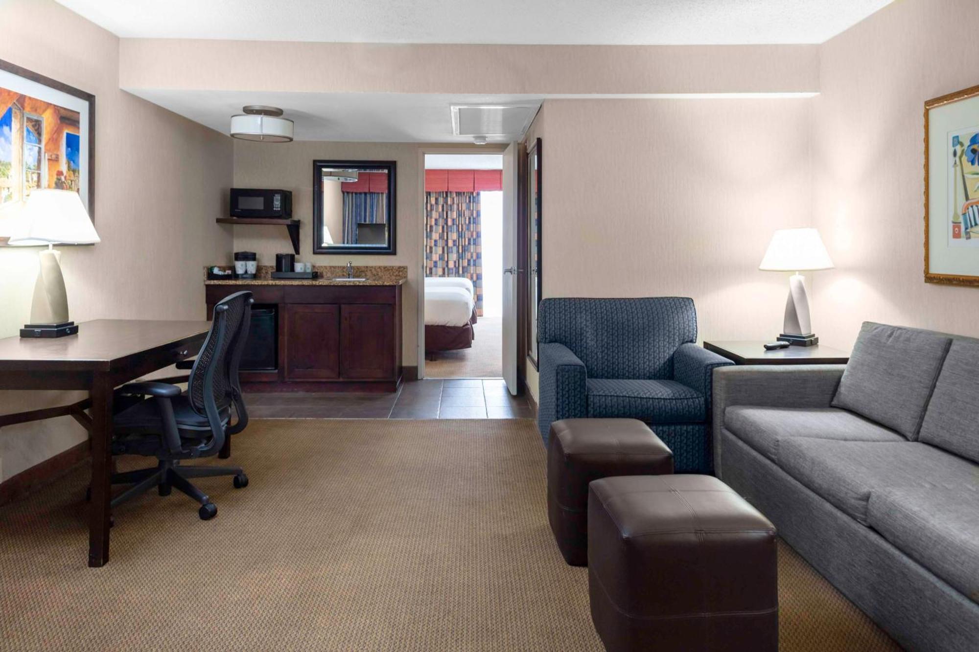 Embassy Suites By Hilton Kansas City Plaza Esterno foto