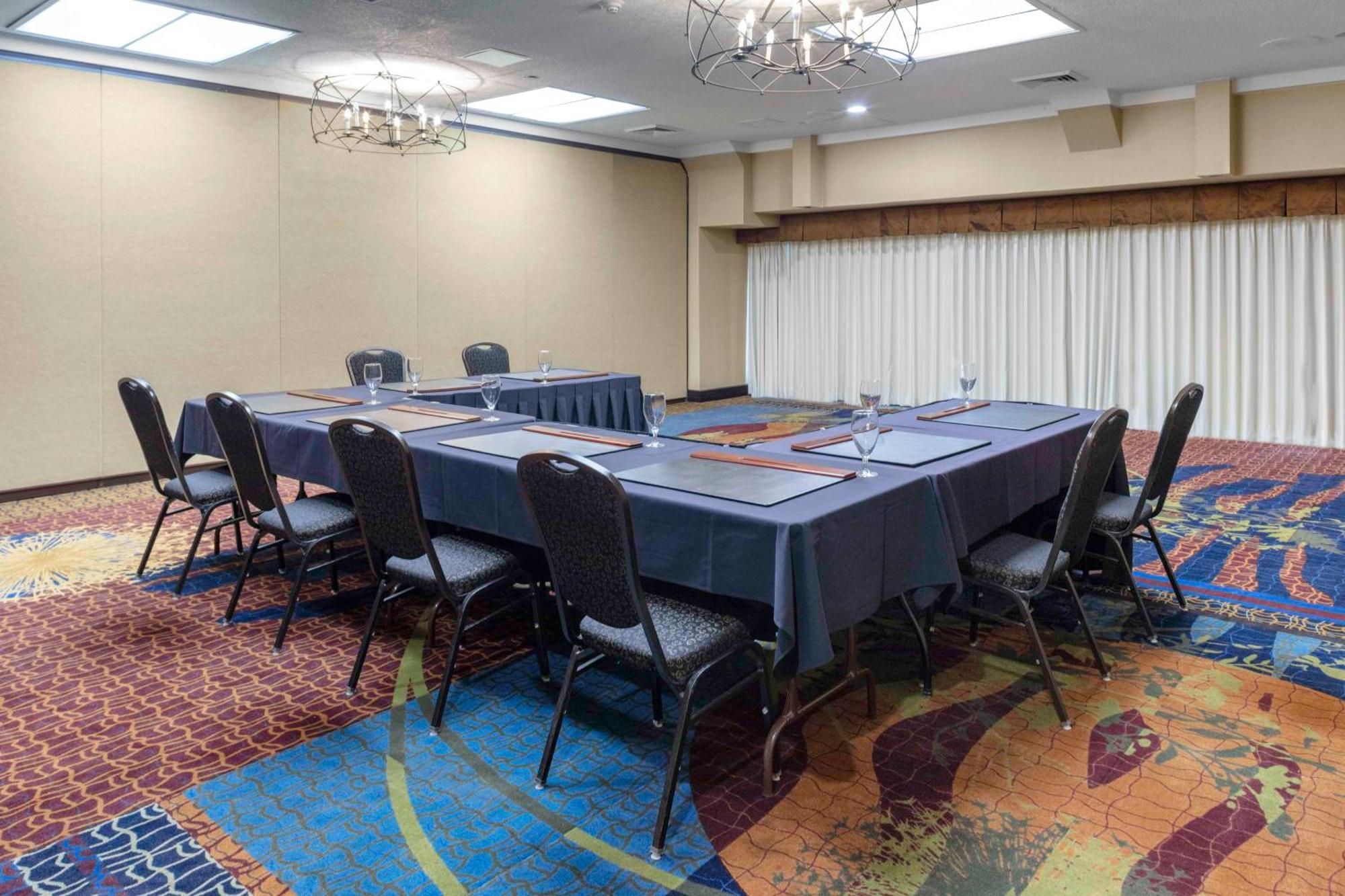 Embassy Suites By Hilton Kansas City Plaza Esterno foto