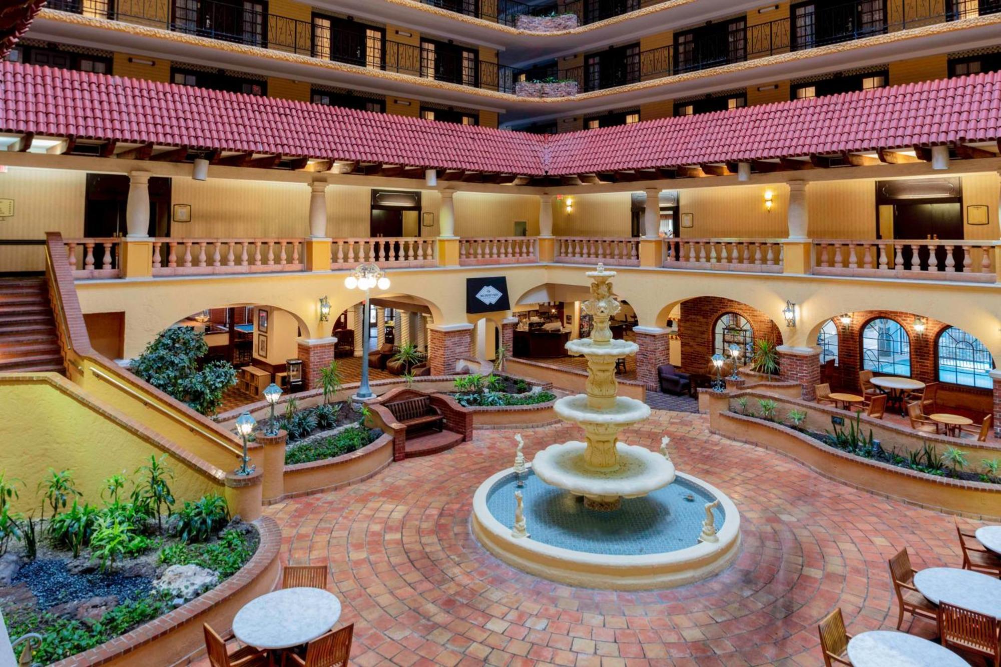 Embassy Suites By Hilton Kansas City Plaza Esterno foto