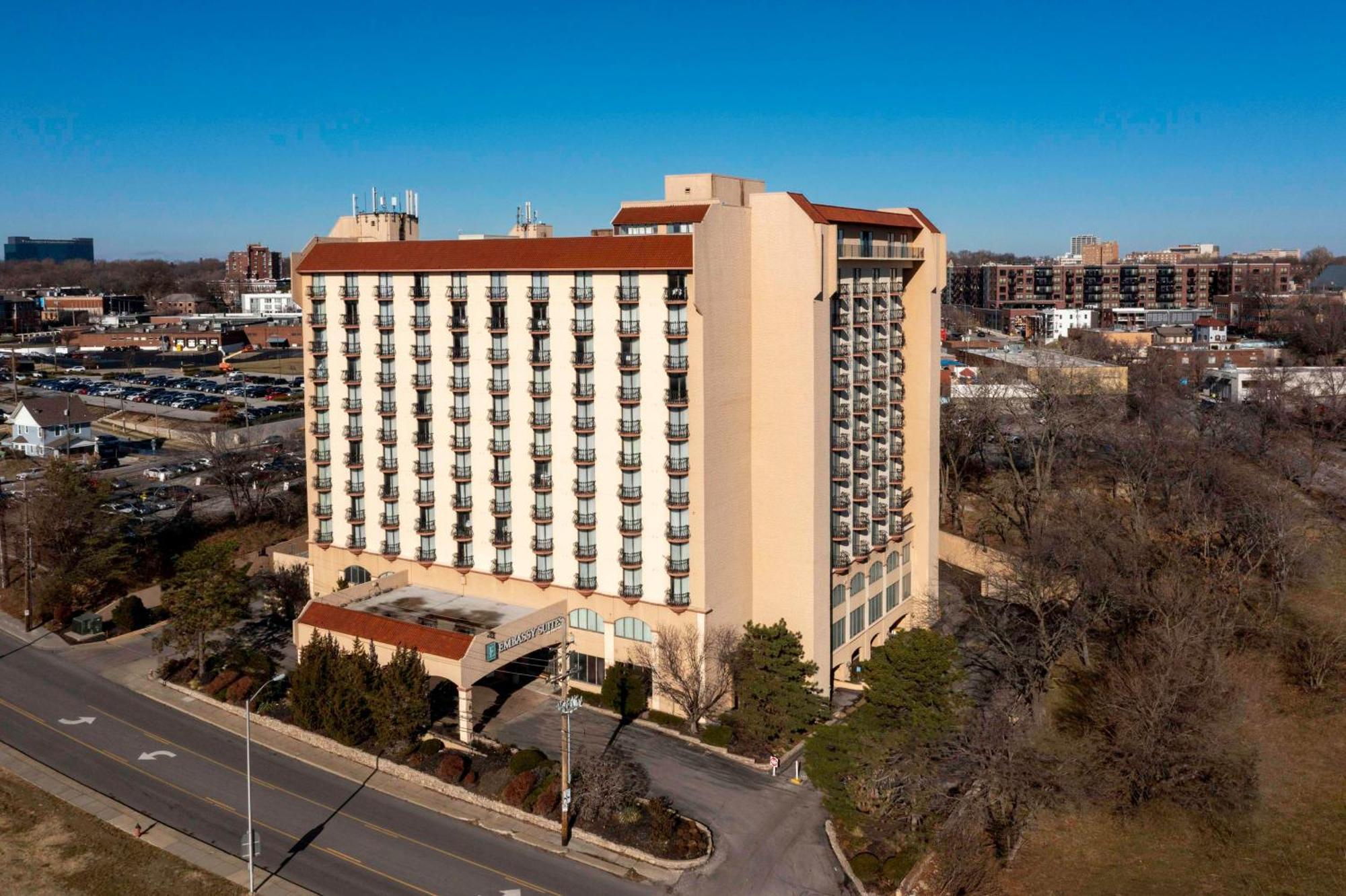 Embassy Suites By Hilton Kansas City Plaza Esterno foto
