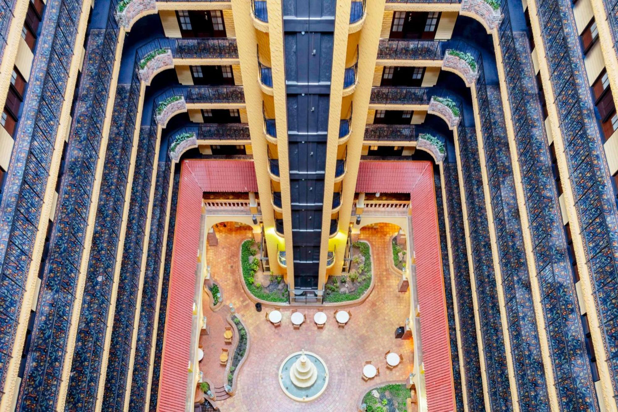 Embassy Suites By Hilton Kansas City Plaza Esterno foto