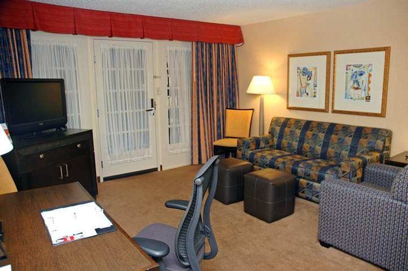 Embassy Suites By Hilton Kansas City Plaza Esterno foto